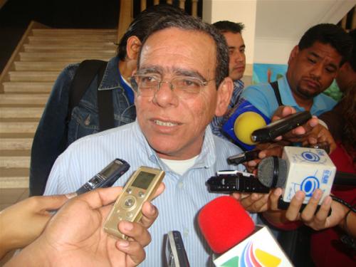 Verifican que anuncios espectaculares estén bien cimentados